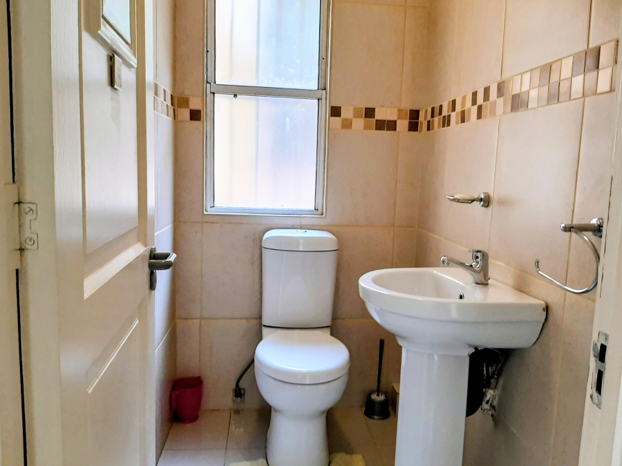 6 Bedroom Property for Sale in Kosmos North West